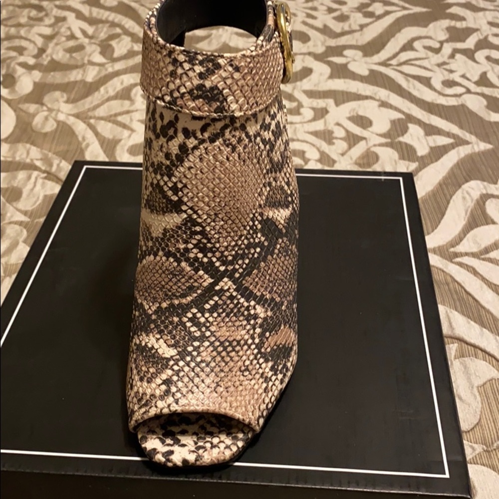 Shoes - Picture 5 of 7